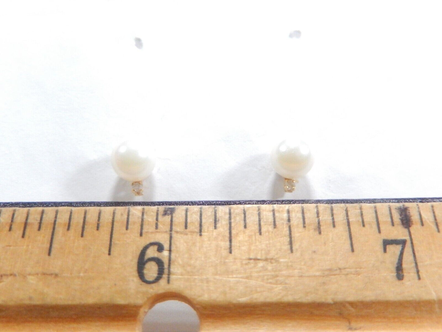 14K YELLOW GOLD 5.5mm PEARL AND DIAMOND STUD EARRINGS .02 CTW