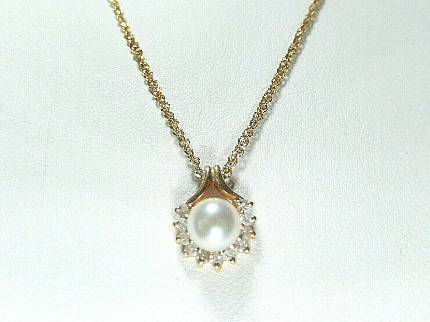*VINTAGE*  14k Yellow Gold / Pearl / Diamonds Ladies Pendant w/14k 18" Chain