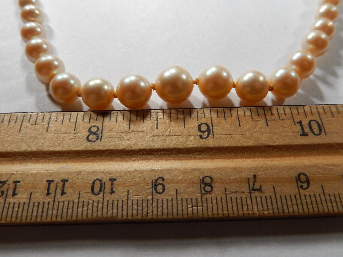 *VINTAGE* 18" Graduated Faux 9mm - 5mm Pearl Bead Knotted Necklace w/Screw Clasp