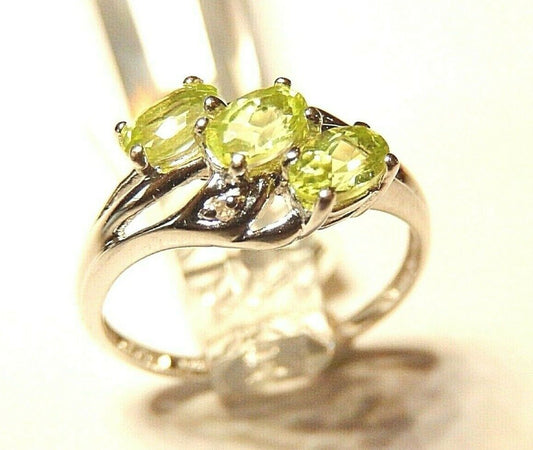 *NWT* 10k White Gold Three Stone Oval Peridot And Diamond Ring Size 7.5