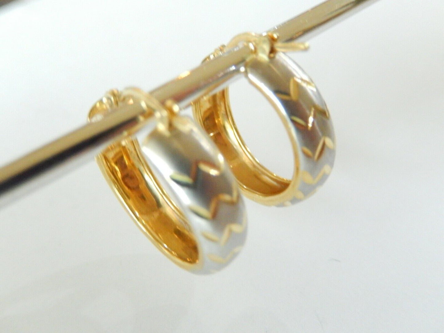 *VINTAGE* 14K Two Tone Gold Diamond Cut 21mm x 6mm Hoop Earrings