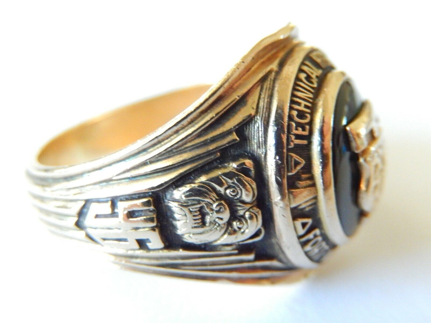 *VINTAGE* Heavy 1946 Haltoms Solid 10K Yellow Gold Class Ring with Great Detail