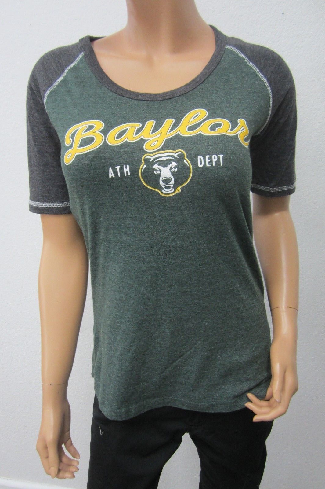 *NEW* BAYLOR BEARS Womens/Girls T-Shirt  Size Medium