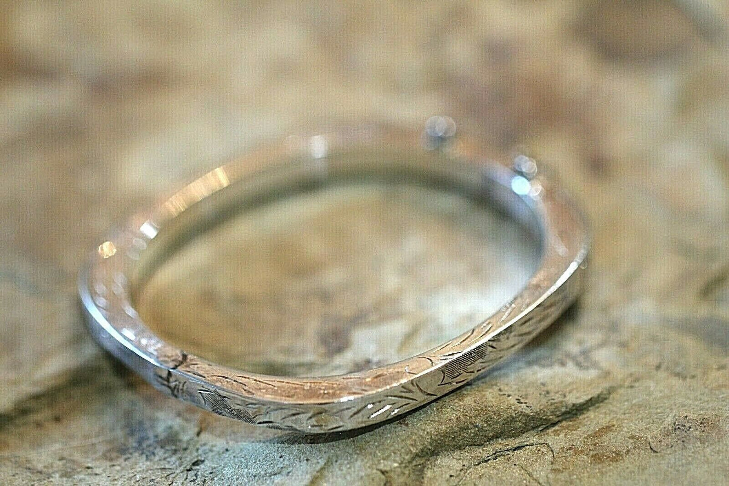 *VINTAGE*  Thailand Sterling Silver Etched Engraved Hinged Bangle Bracelet