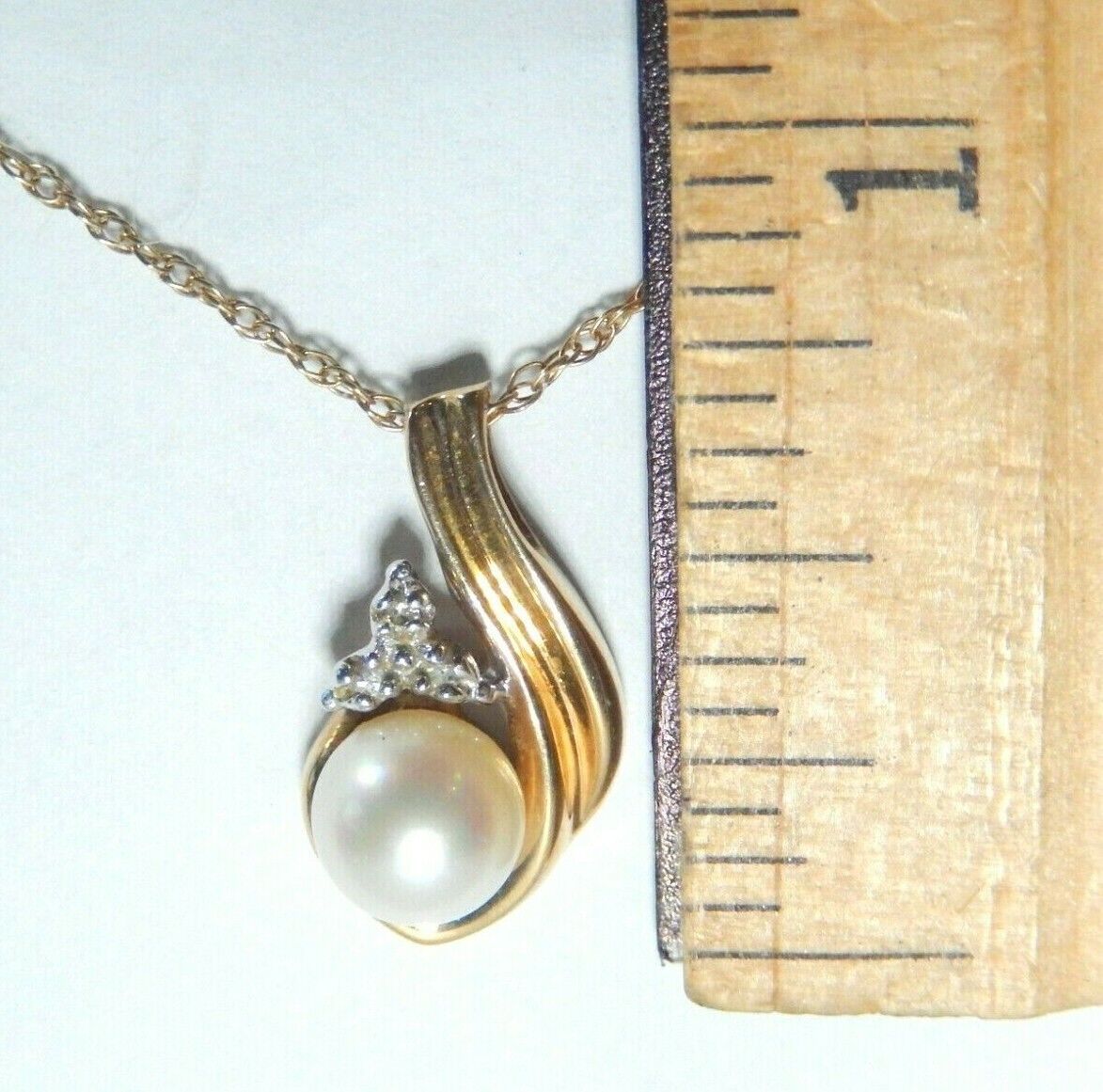 *VINTAGE*  10K  Yellow Gold 6.5mm Round White Pearl & Diamond Pendant w/18"Chain