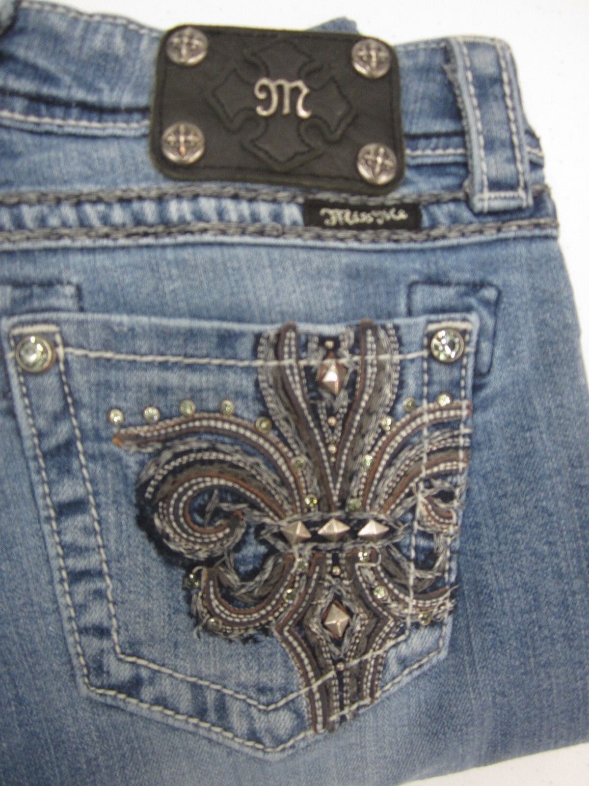 NICE Miss Me  Embellished Fleur Jeans Boot cut. JP5182B10V Med Blue Size 26 x 32