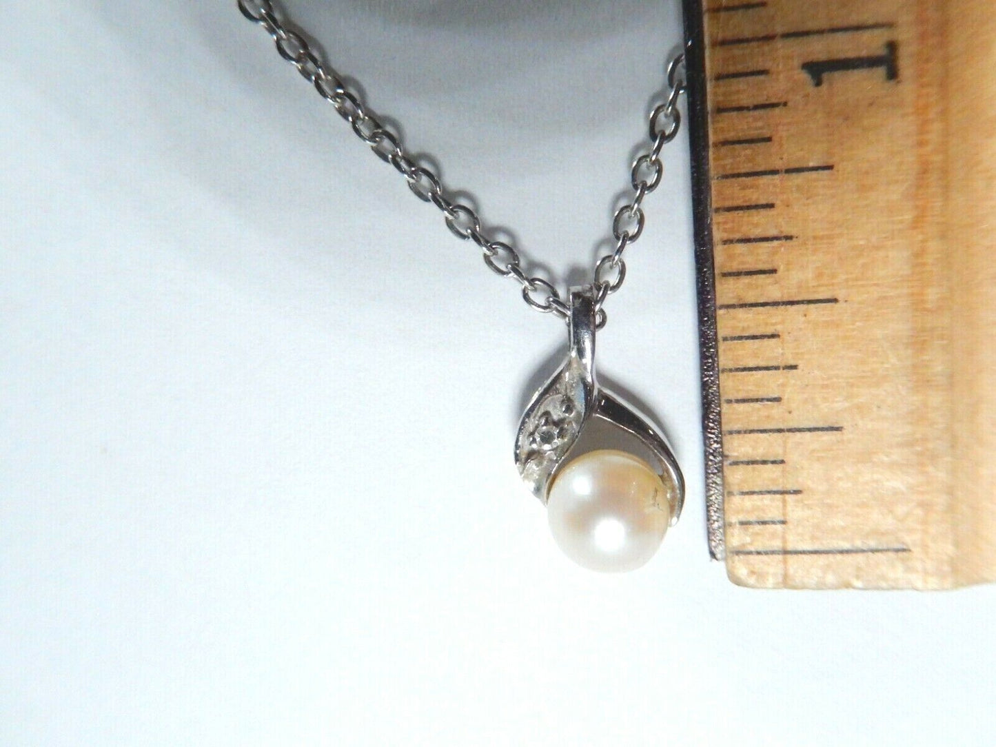 *VINTAGE*  14k White Gold  6mm Pearl & Diamond Pendant w/18" Chain