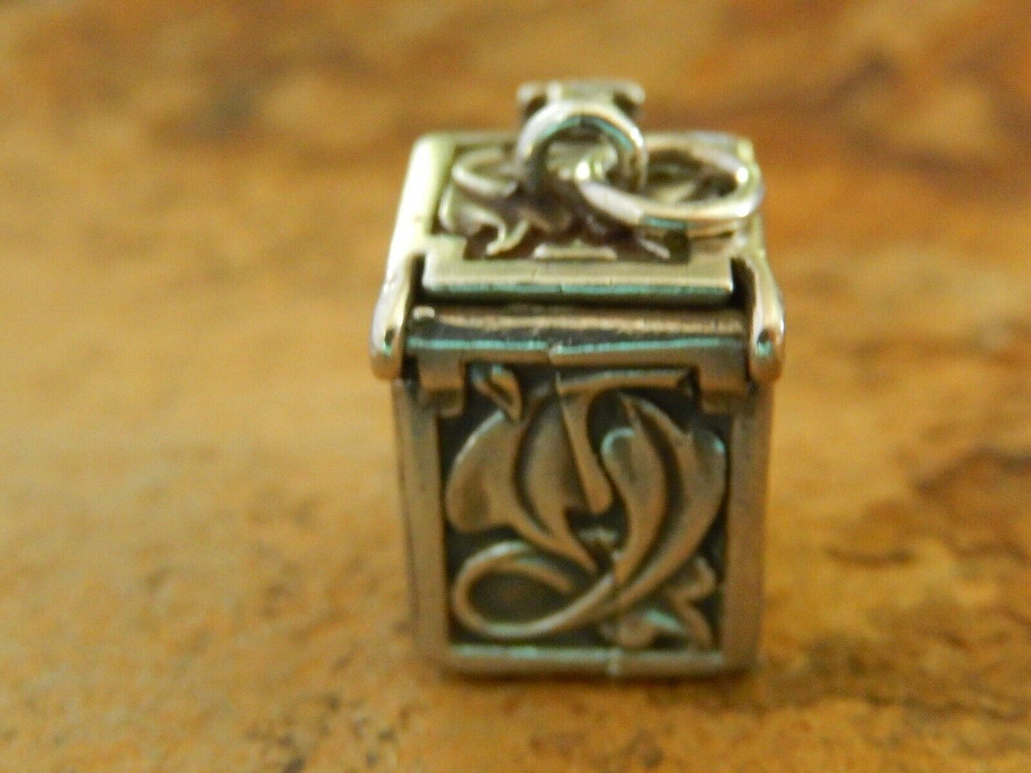 Vintage* Art Nouveau Sterling Silver Repoussé Prayer Box Locket Pendant 8.34 gm