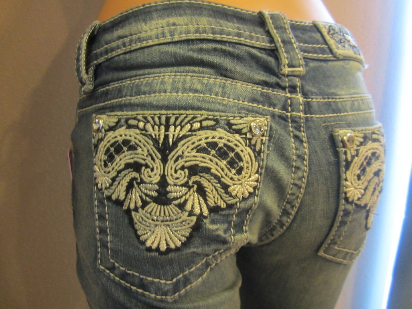 NWT- MISS ME  Embellished Signature Boot Cut Stretch Jeans 26 x 34 NWT