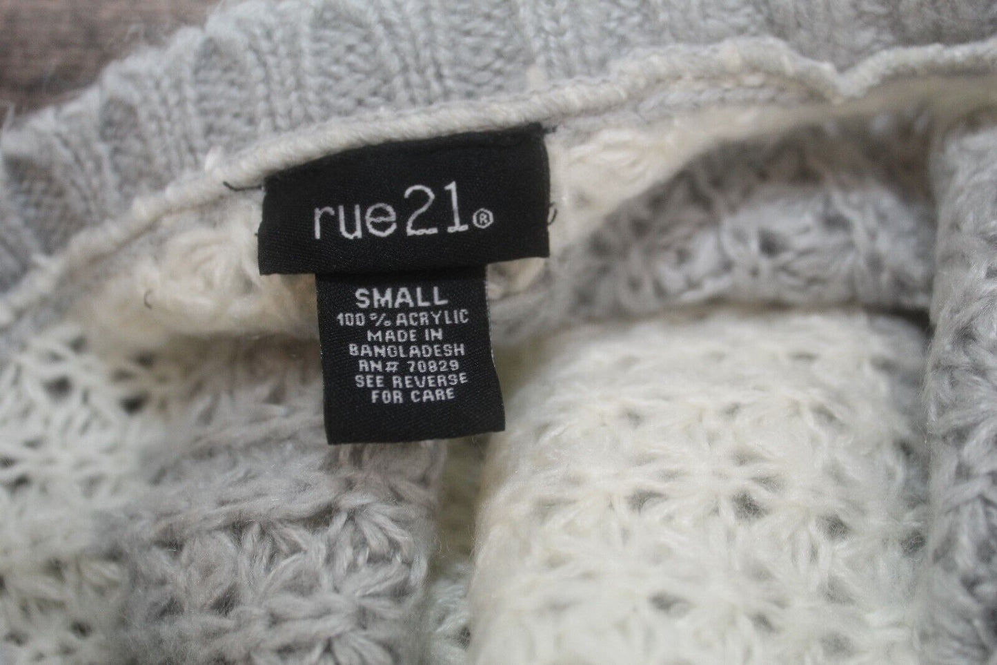 *MINT*  Rue 21 Women's Pullover Knit Sweater Grey & White  Size Small