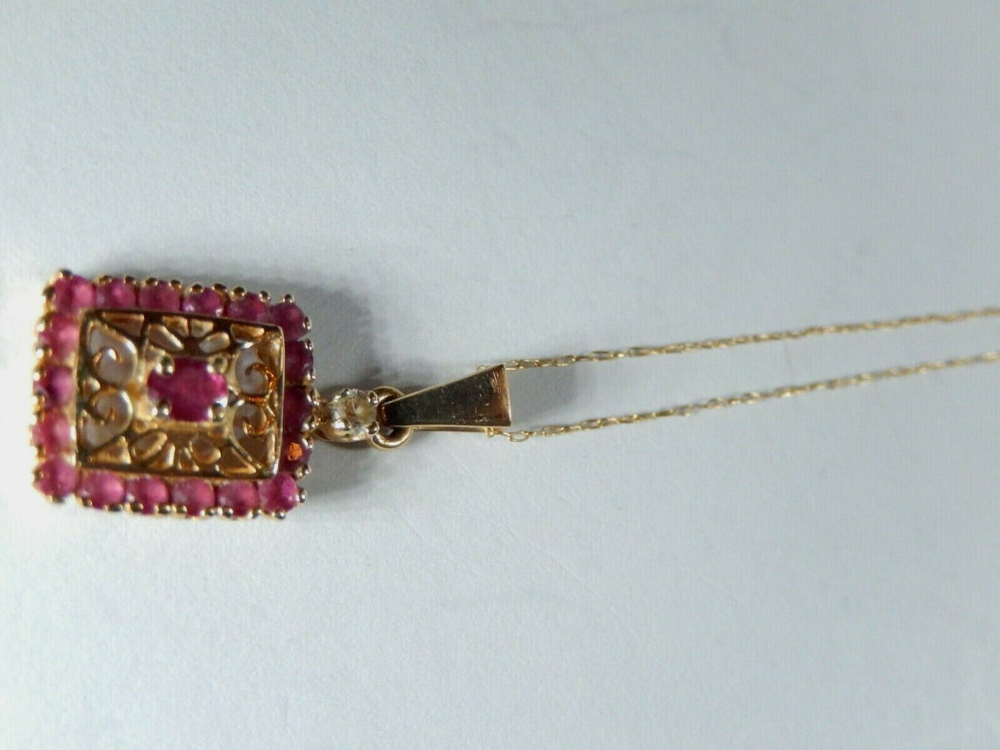 *VINTAGE* 14k Yellow Gold Natural Ruby and Diamond  Pendant w/16" 14K Chain