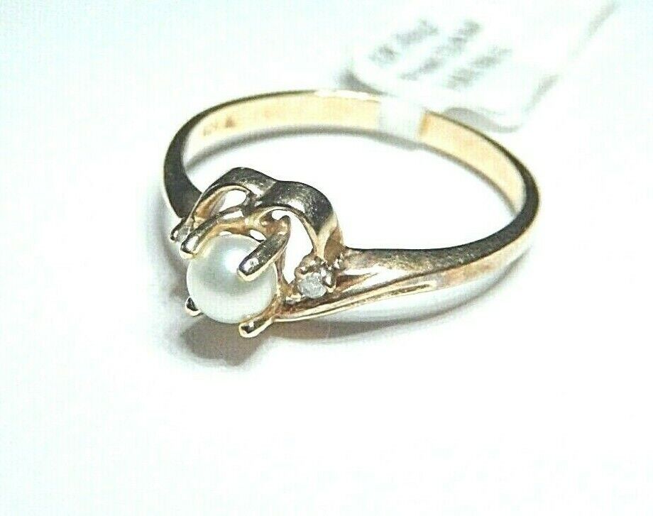 *VINTAGE* 10k Yellow Gold 4mm Real  Pearl & Diamond Ring Size 6.5