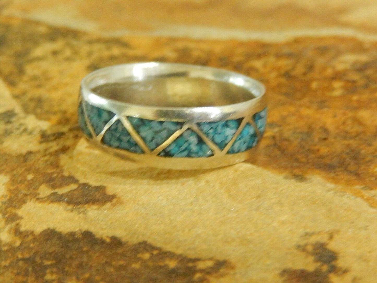 *VINTAGE  STERLING SILVER NATIVE AMER.  TURQUOISE INLAID  BAND RING