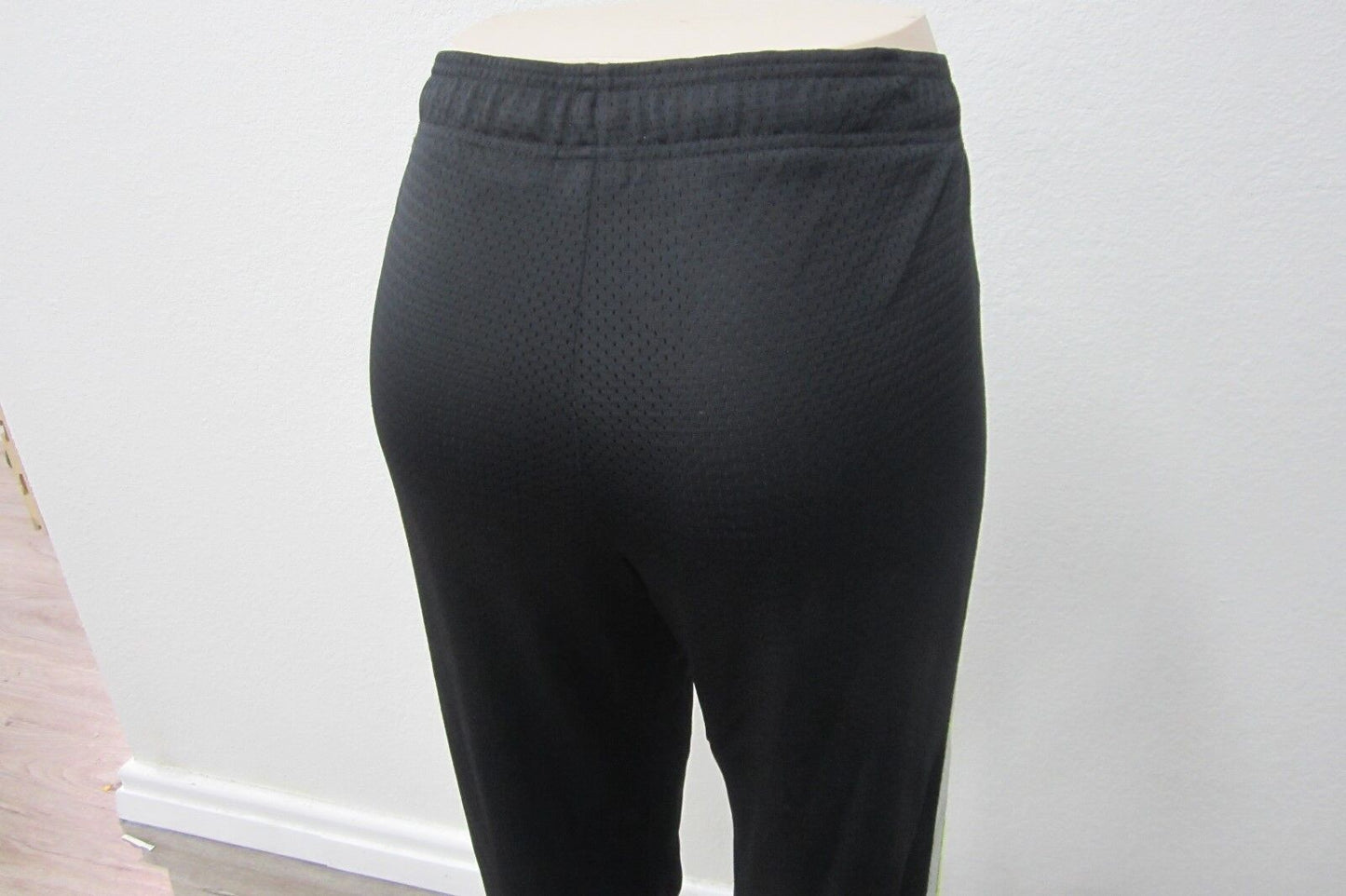 *NICE* Nike Womens Athletic Elastic Drawstring Capri Black Size XL (16-18) x 24L