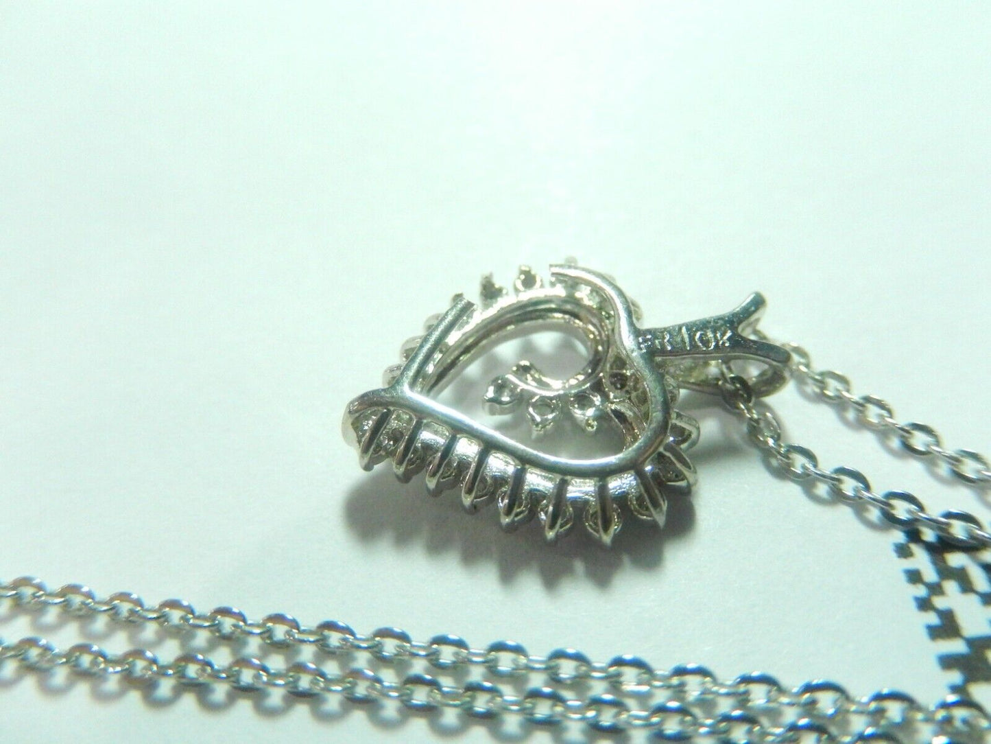 *VINTAGE*  10K White Gold 1/4CT 25 Diamond Heart Pendant w/18"chain