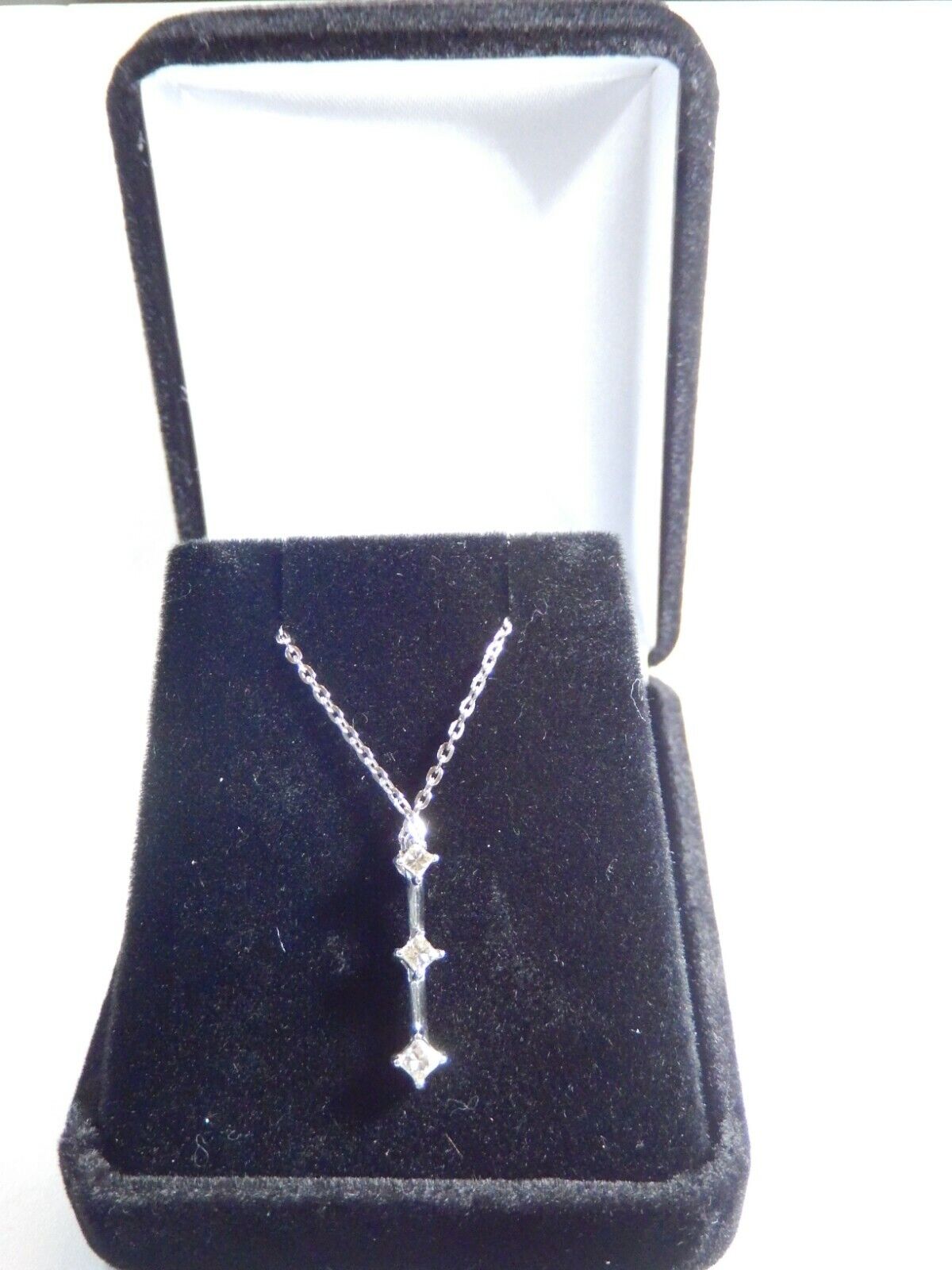 *NWT*  14K White Gold Past Present Future  1/3 Carat Diamond Pendant w/18" Chain