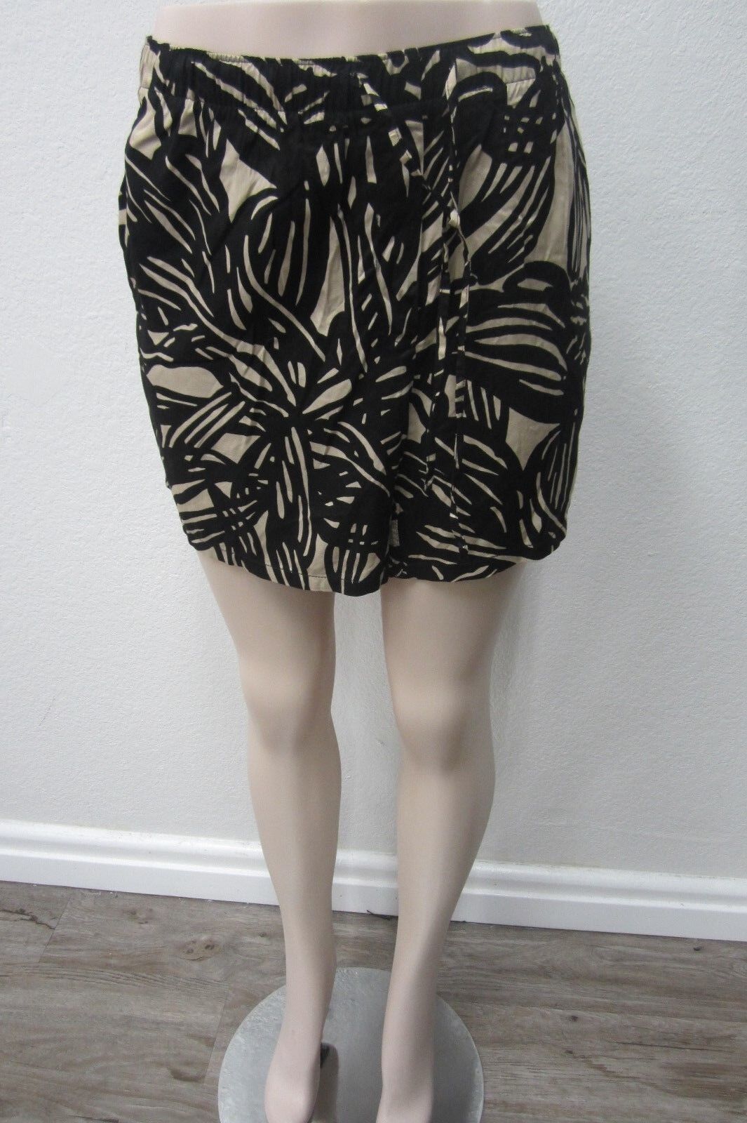 NWT Gap Light Weight  String Women's Floral Shorts (retail $44)  Size XL