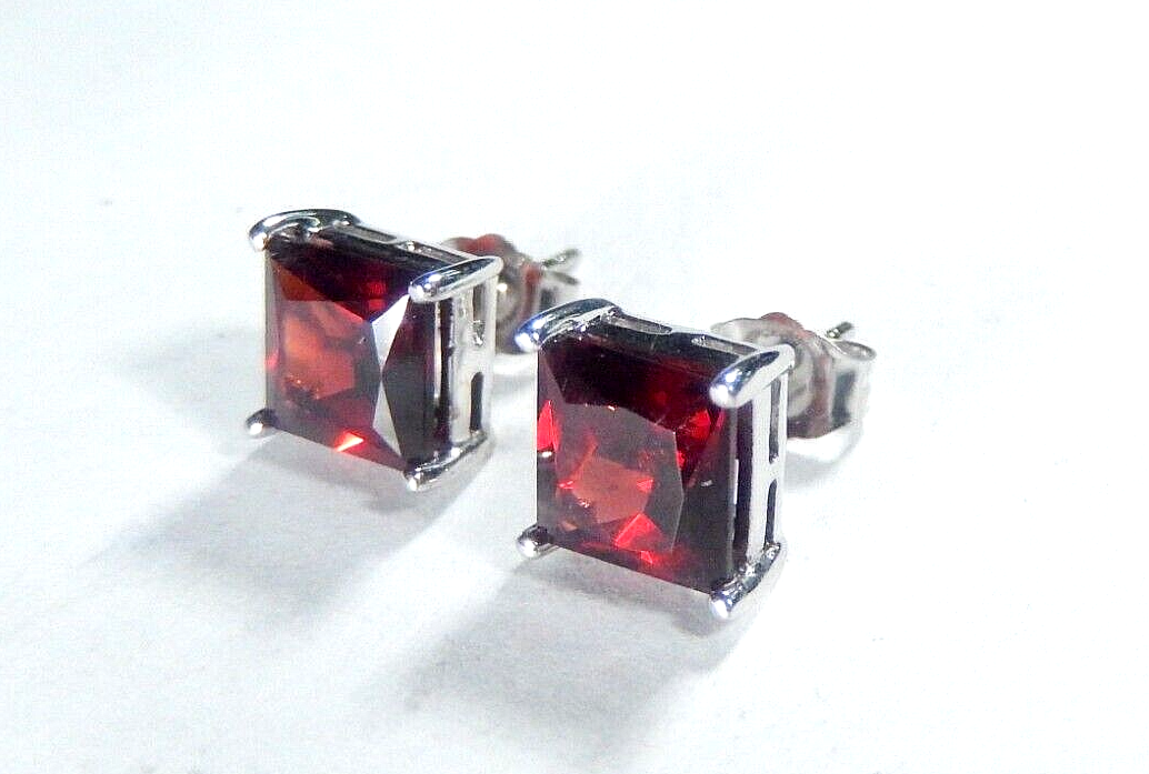 14K White Gold 4.00 CT Princess Cut Garnet Earstud Earrings 7mm x 7mm