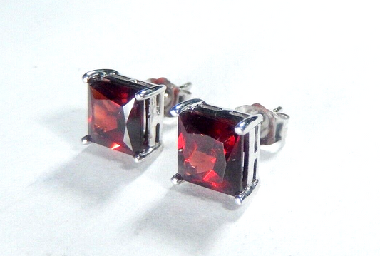 14K White Gold 4.00 CT Princess Cut Garnet Earstud Earrings 7mm x 7mm