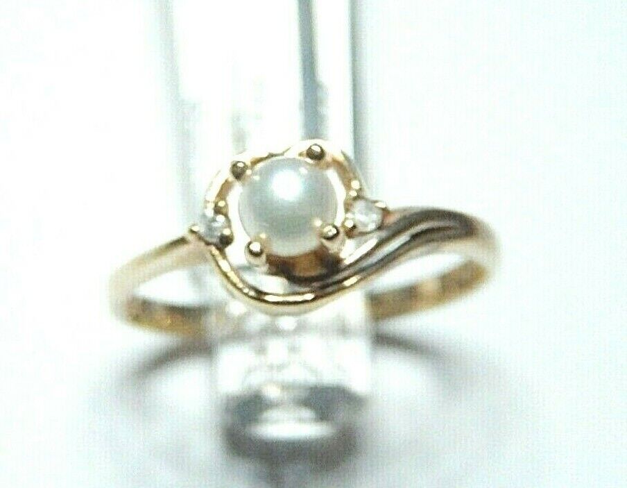 *VINTAGE* 10k Yellow Gold 4mm Real  Pearl & Diamond Ring Size 6.5