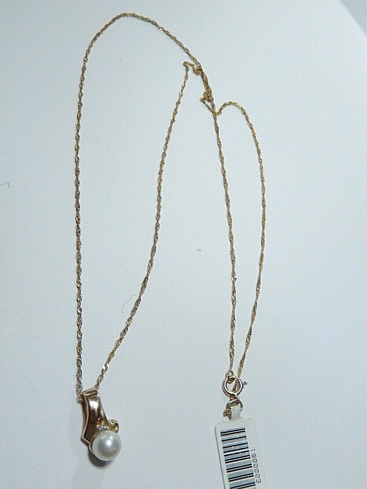 *VINTAGE* 10k Yellow Gold 6mm AAA Pearl and Diamond Pendant with 10K  20" Chain