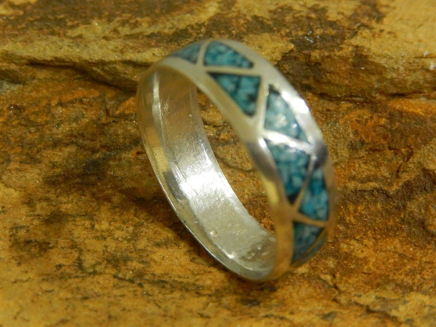 *VINTAGE - STERLING SILVER NATIVE AMER.  TURQUOISE INLAID  BAND RING