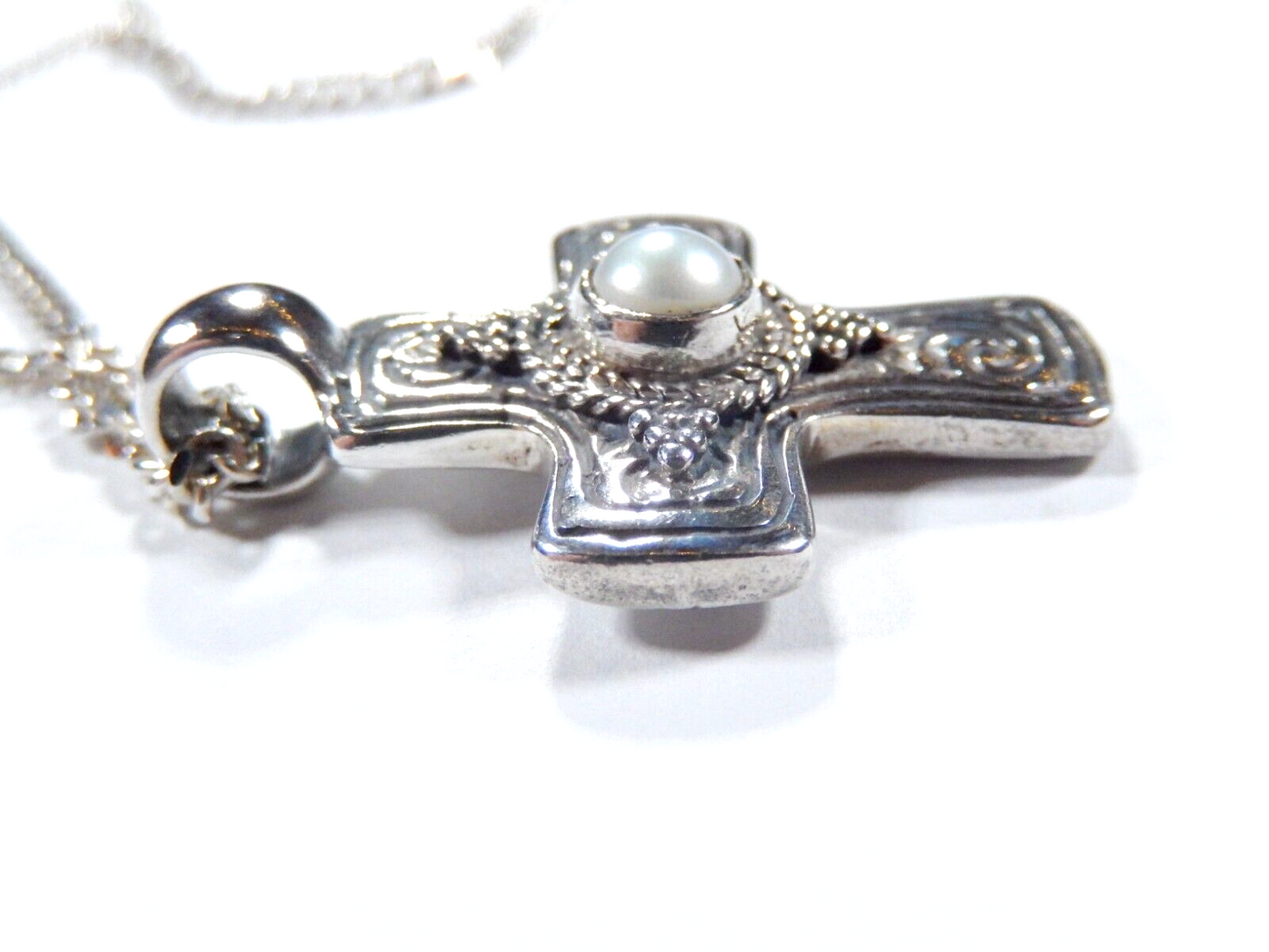 *VINTAGE* SAVATI GREECE STERLING SILVER ENGRAVED CROSS W/ PEARL STONE w/18"CHAIN