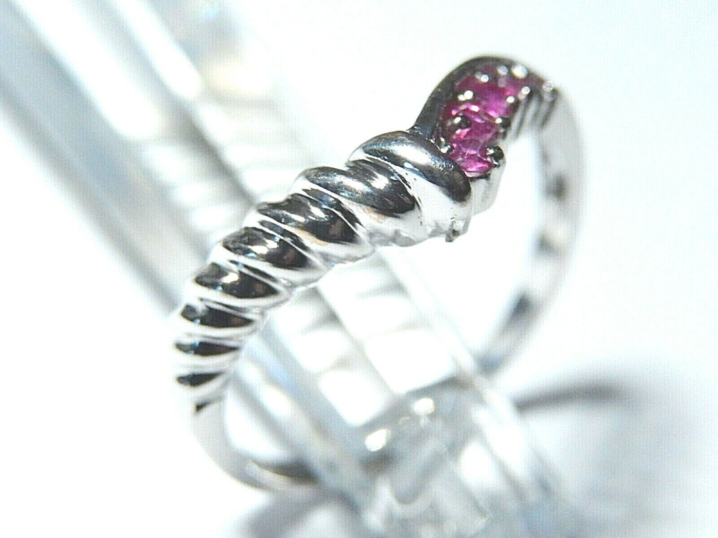 *NWT* 14K White Gold  Red Ruby V Shape Curved  Band Ring Size 8.5