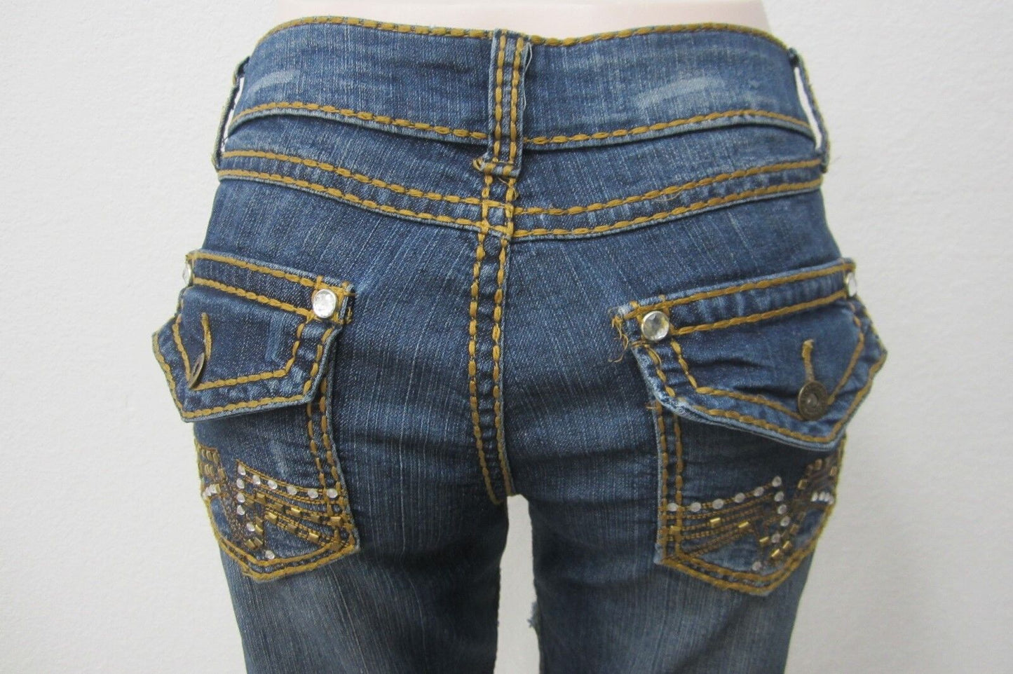 NICE Womens Rue 21 Dark Wash Distressed Denim Bermuda Shorts Size 9/10 x 13"L