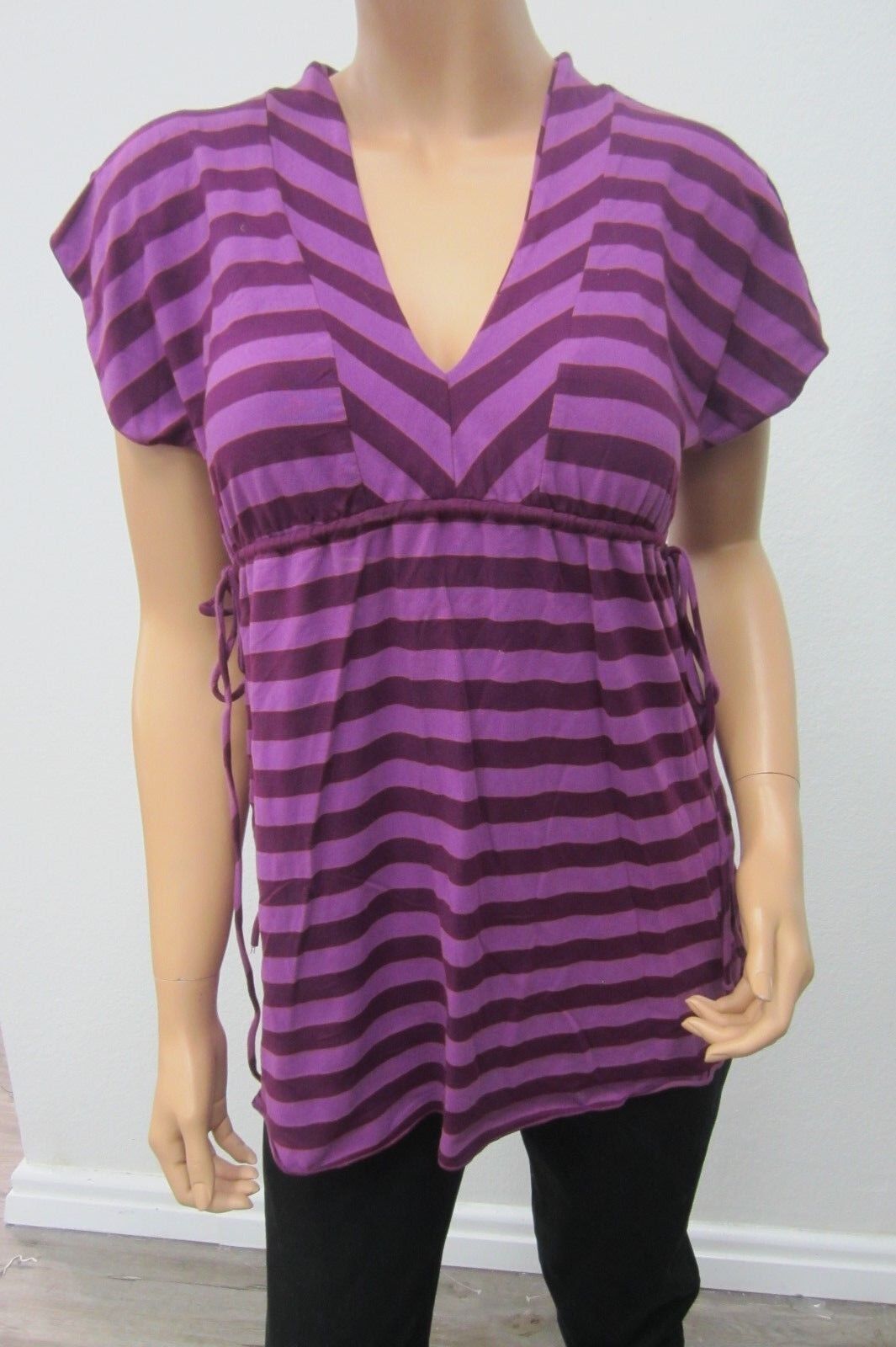 *NICE*  WOMENS ELLA MOSS  V-NECK SHORT SLEEVE PURPLE STRIPE TOP SIZE MEDIUM