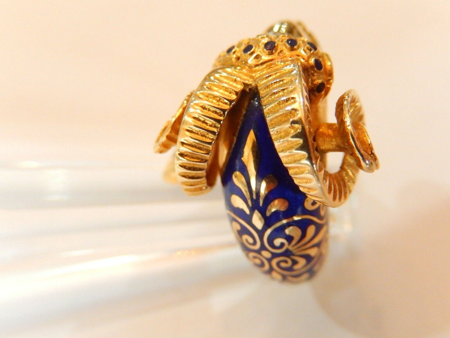 *VINTAGE*  MID-20TH CENTURY 18K YELLOW GOLD ENAMEL RAM HEAD WRAP AROUND RING