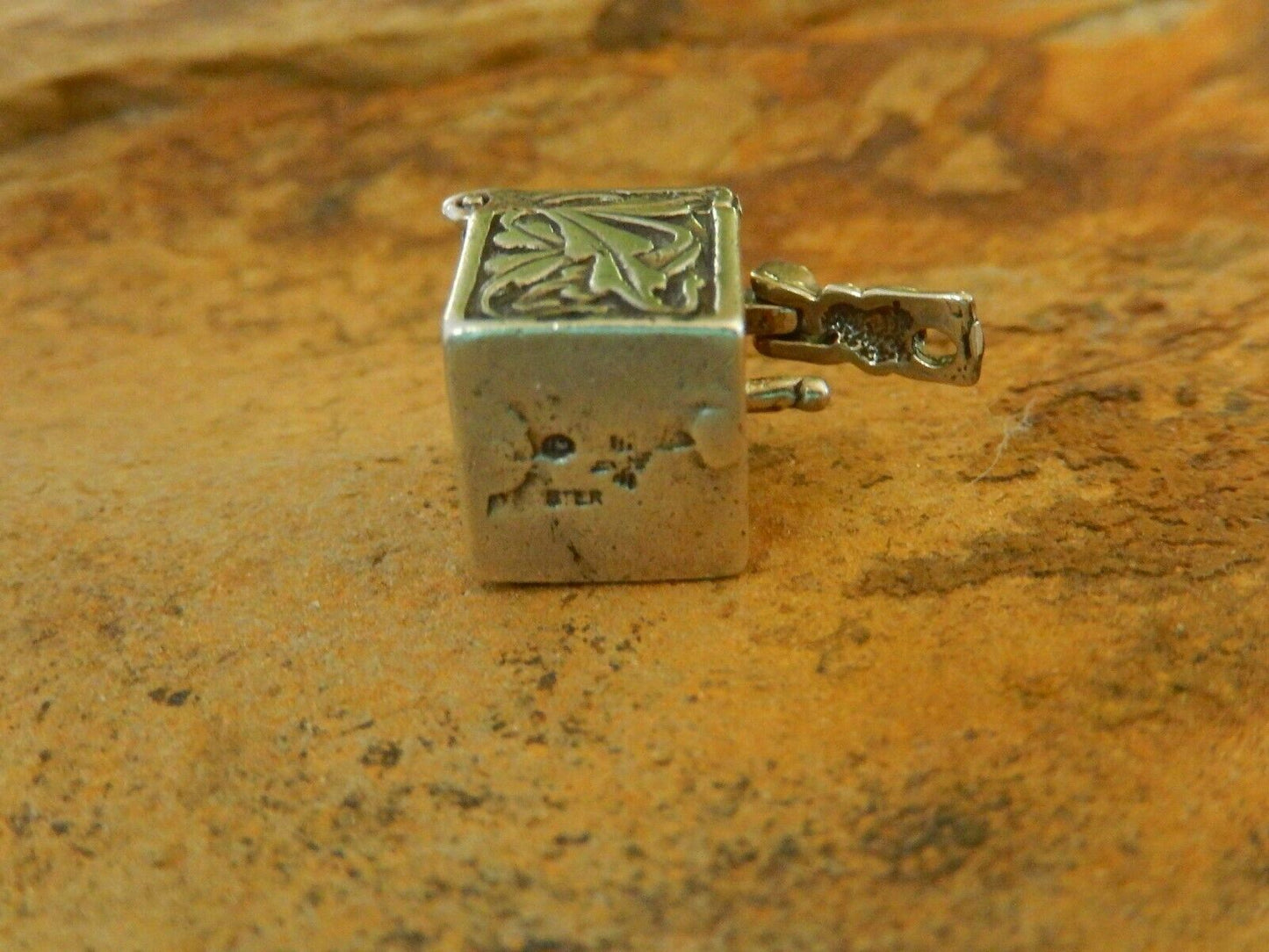 Vintage*Art Nouveau Sterling Silver Repoussé Prayer Box Locket Pendant 8.25 gm