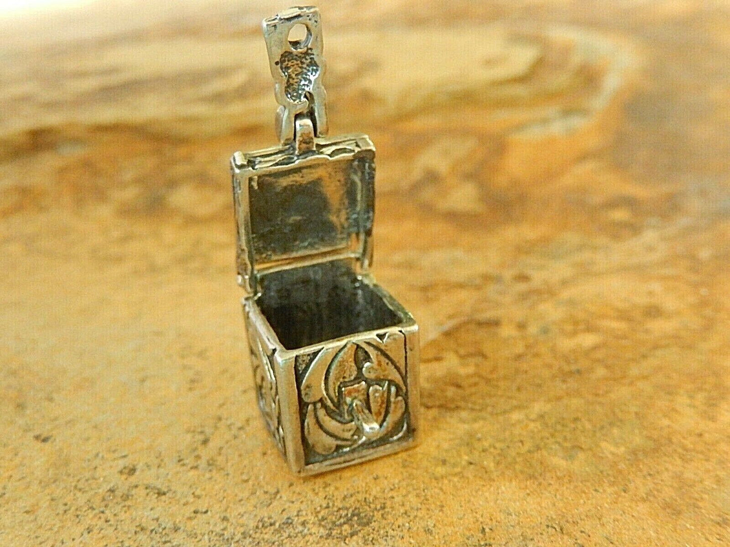 Vintage*Art Nouveau Sterling Silver Repoussé Prayer Box Locket Pendant 8.25 gm