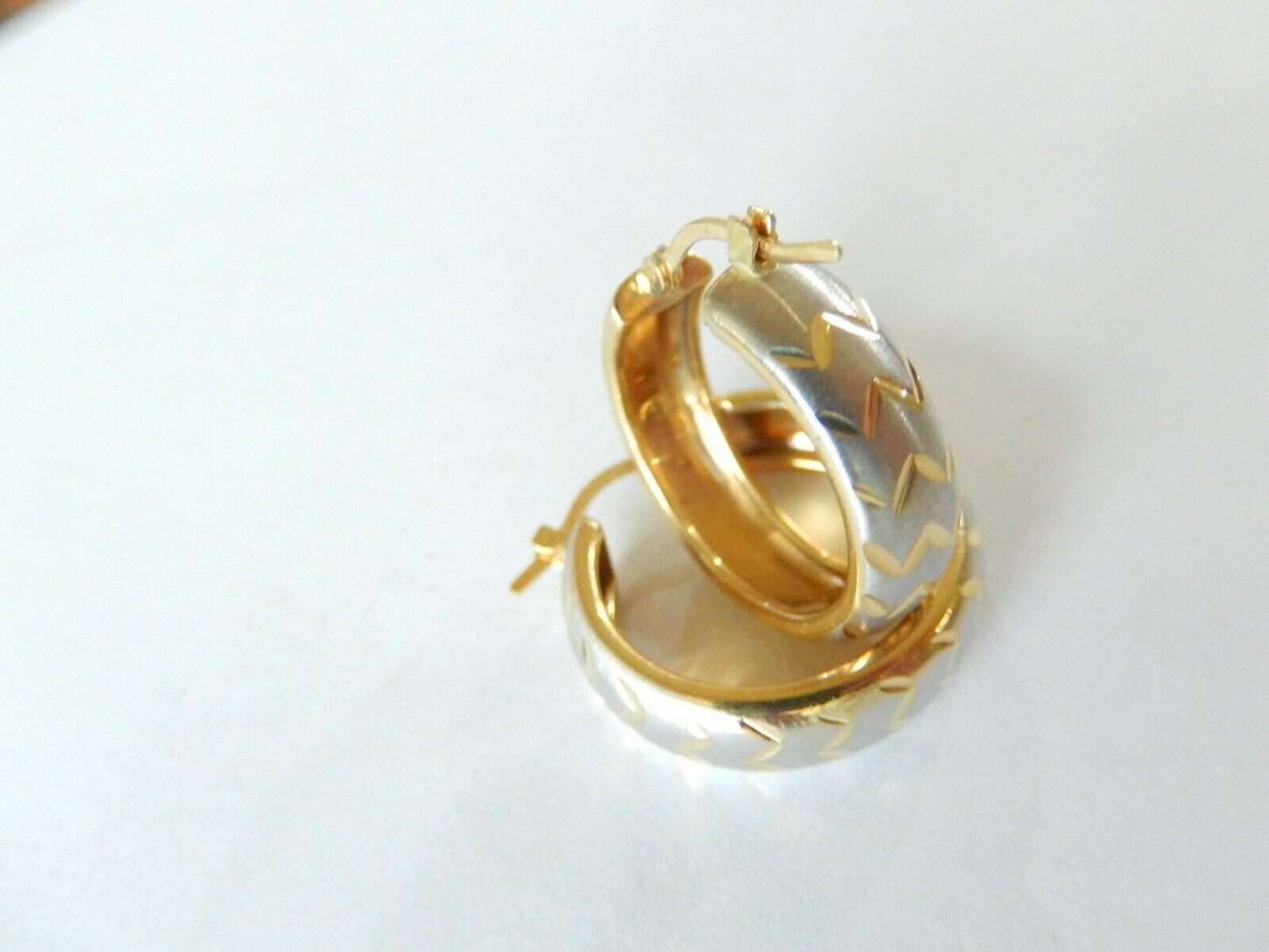 *VINTAGE* 14K Two Tone Gold Diamond Cut 21mm x 6mm Hoop Earrings