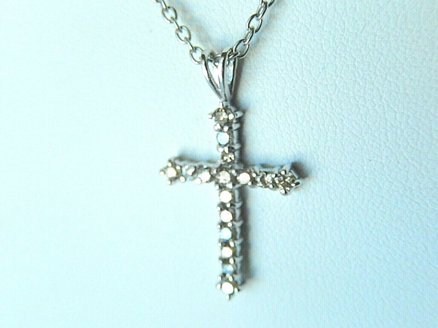 *NWT* 10k White Gold Womens Round Diamond Cross Pendant 2/5 CT w/18" Chain