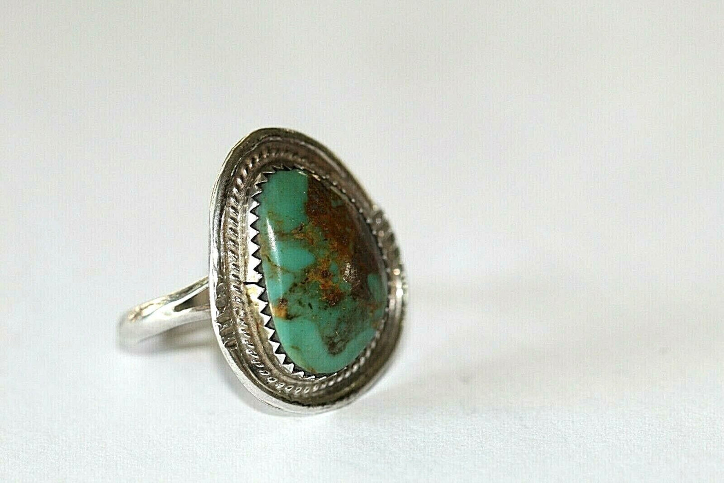 *VINTAGE*  Native American Turquoise Sterling Silver Ring Size 9.25