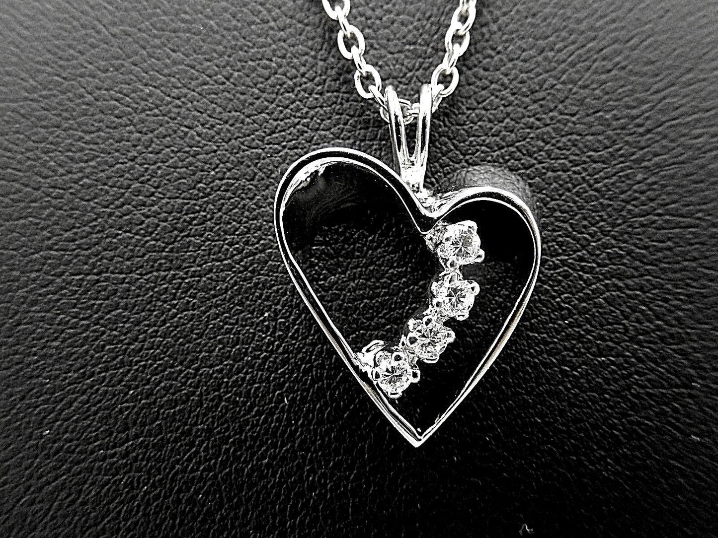 SOLID  14K WHITE GOLD 1/5 CT NATURAL VS DIAMOND HEART PENDANT W/18"CHAIN