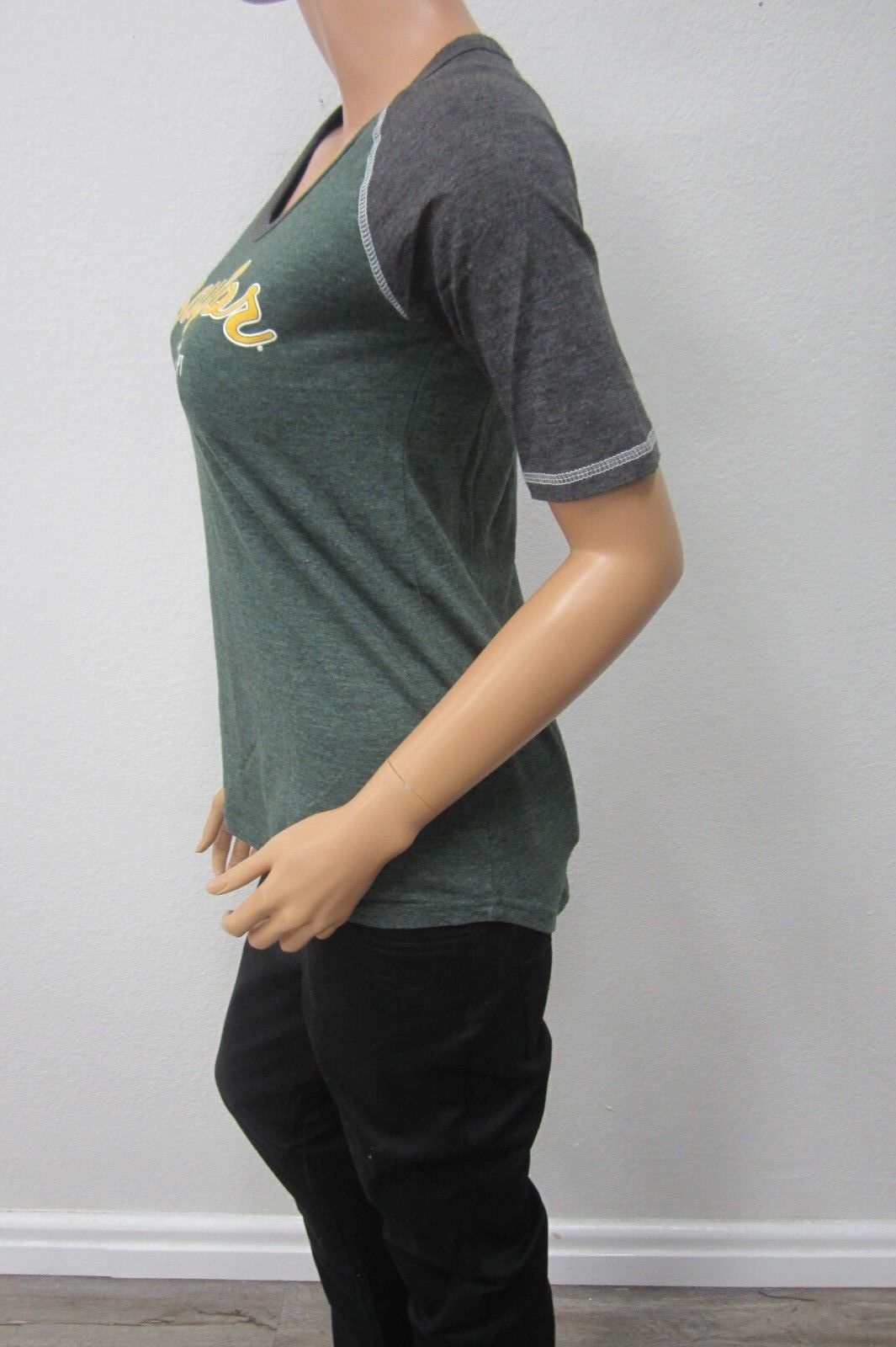 *NEW* BAYLOR BEARS Womens/Girls T-Shirt  Size Medium