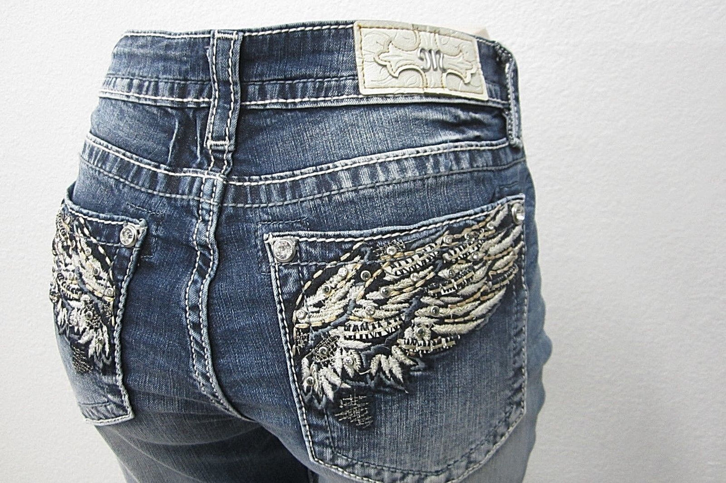 NWT Miss Me Women's Wing Pocket Boot Cut Jeans Style M3147BV Med Blu Sz 27 x 32