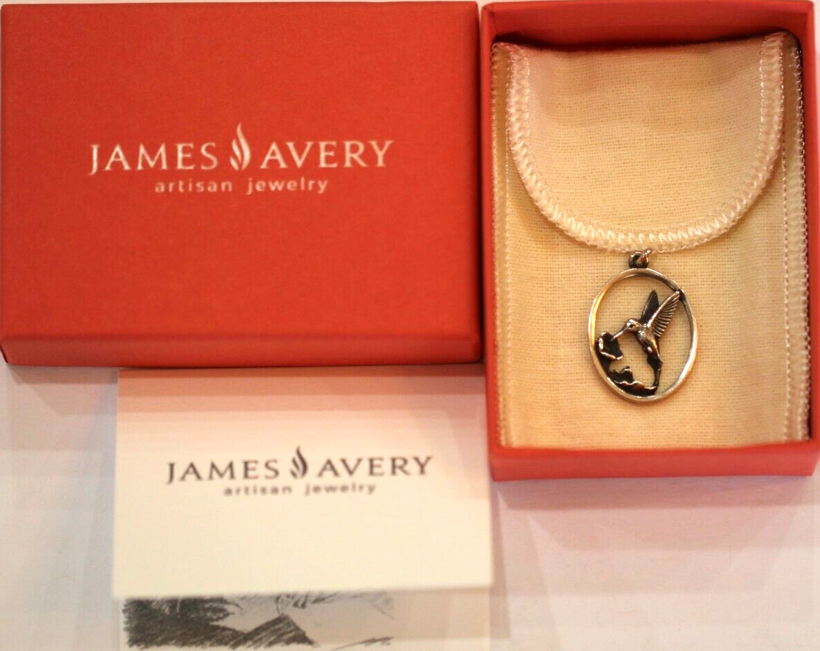 *R A R E *  JAMES AVERY RETIRED ~ HUMMINGBIRD IN OVAL PENDANT - CHARM