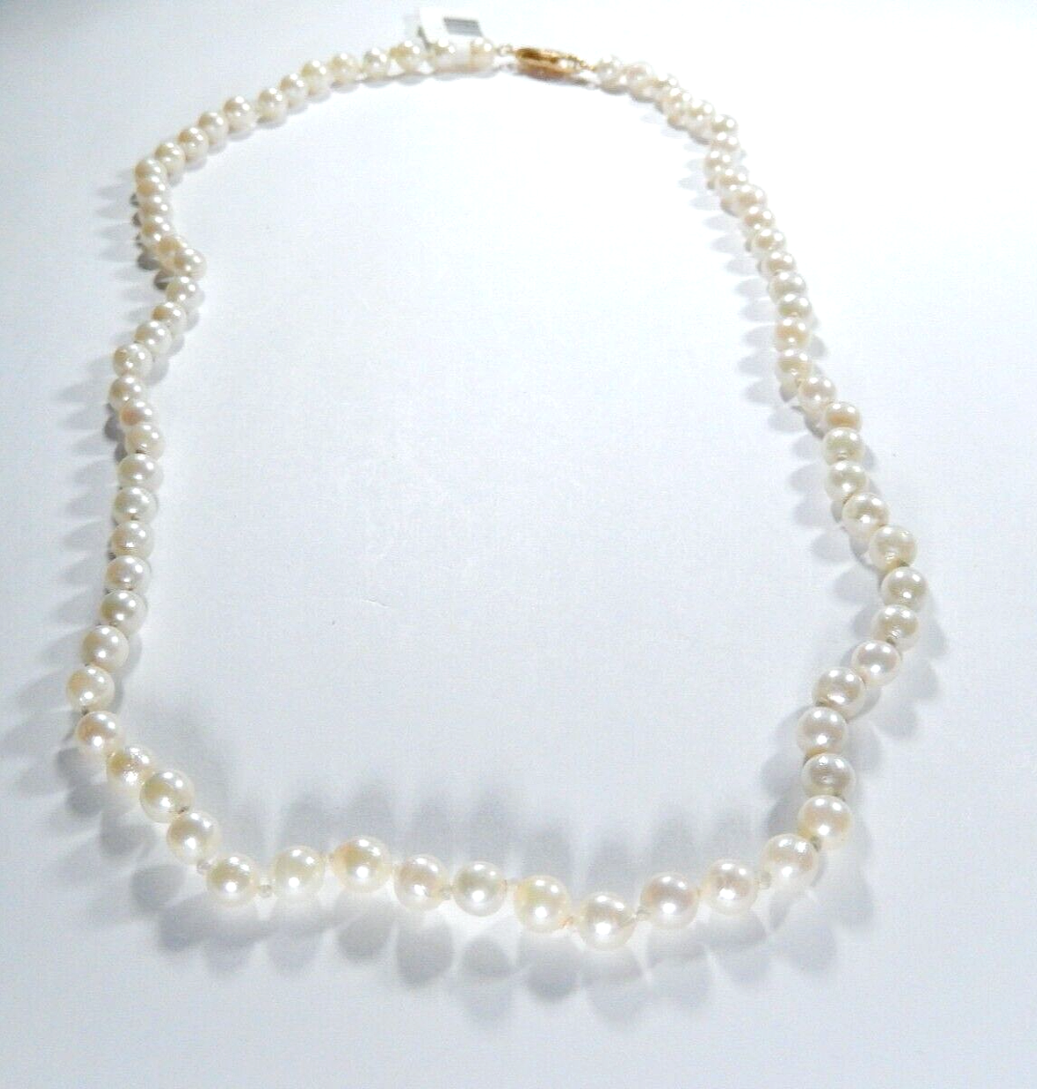 *VINTAGE* 14K Yellow Gold Clasp Cultured 5.5mm Pearl Hand Knotted Necklace 18”