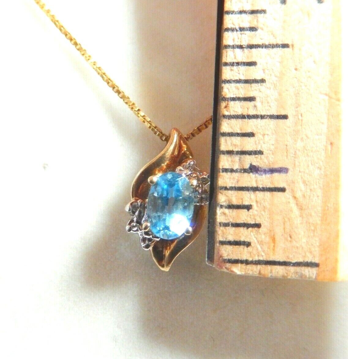 *VINTAGE* 10k Yellow Gold Oval Blue Topaz And Diamond Pendant with 18" Chain