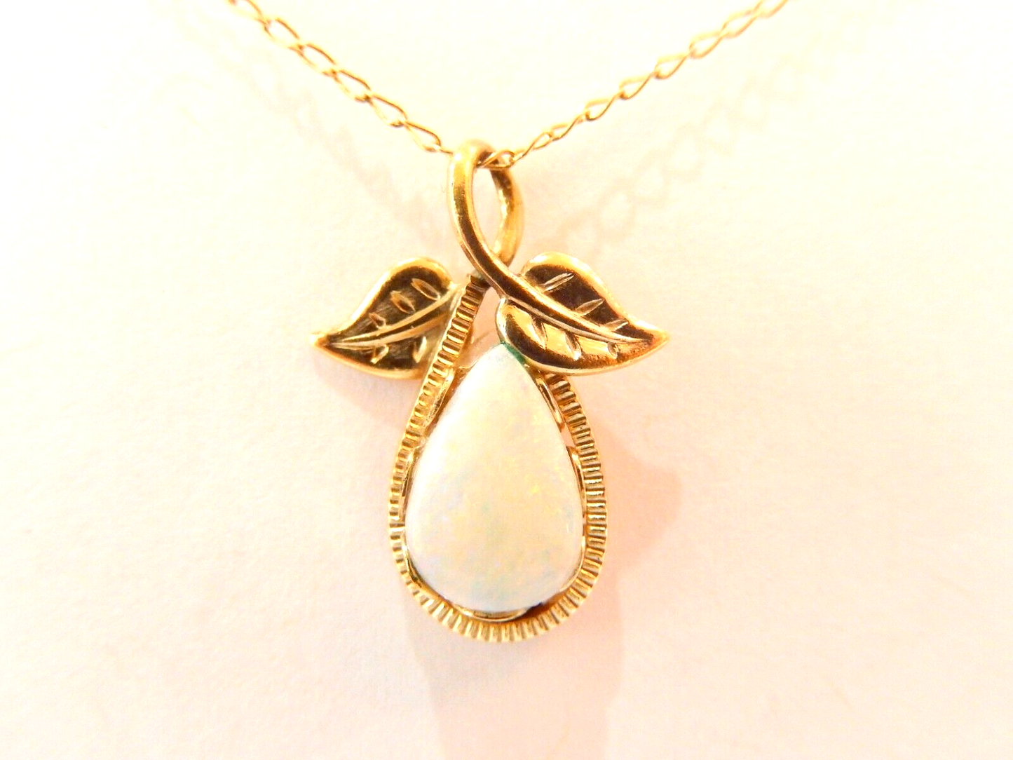 *VINTAGE*  14k Yellow Gold and Opal Leaf Pendant w/ 16" 14K Chain
