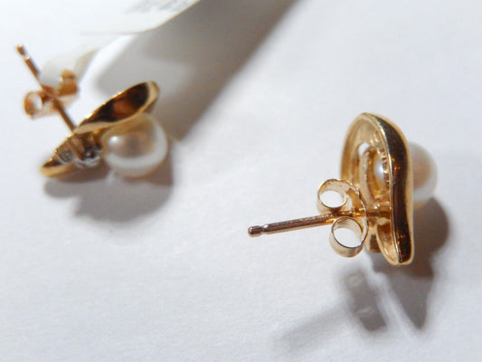 *VINTAGE*  10k Yellow Gold 5.5mm AAA Cultured Pearl and Diamond Stud Earrings