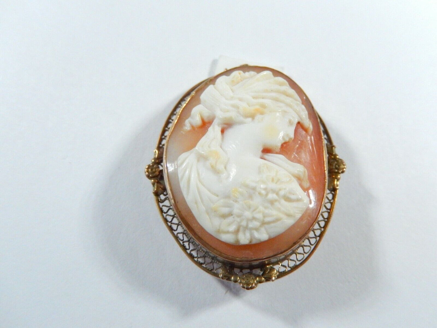 Beautiful VINTAGE 10k Gold Large Carved Shell Cameo Brooch Pin