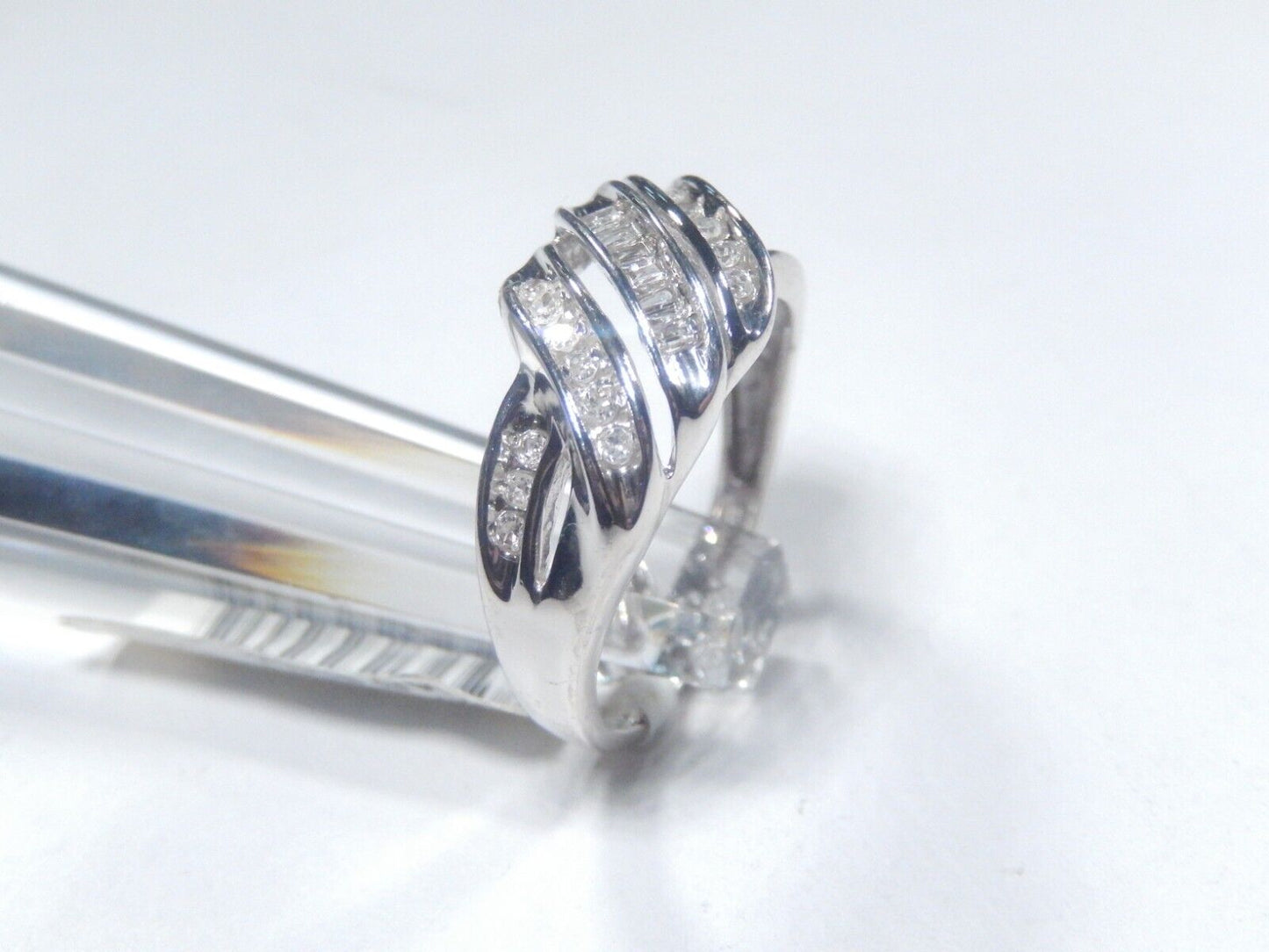 *NWT* 10K White Gold 1/4CT Round & Baguettes Natural Diamond Swirl Ring  Size 7