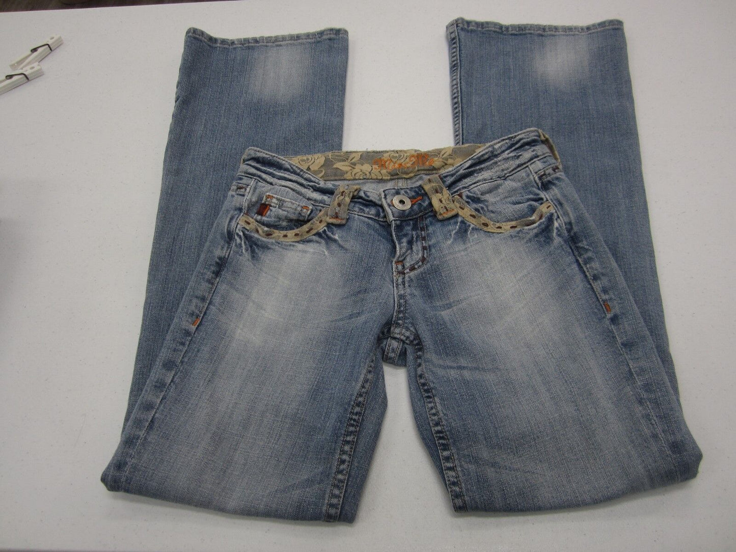 VERY NICE Miss Me JP4292 Light Lace Floral Rose Flap Pockets Jeans 26 X 32
