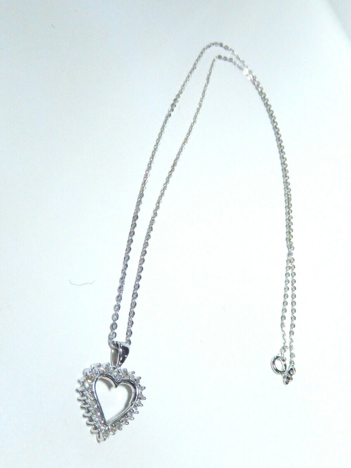 *NEW*   14k White Gold 1/4CT 25 Natural Diamond Heart Pendant w/ 18" Chain