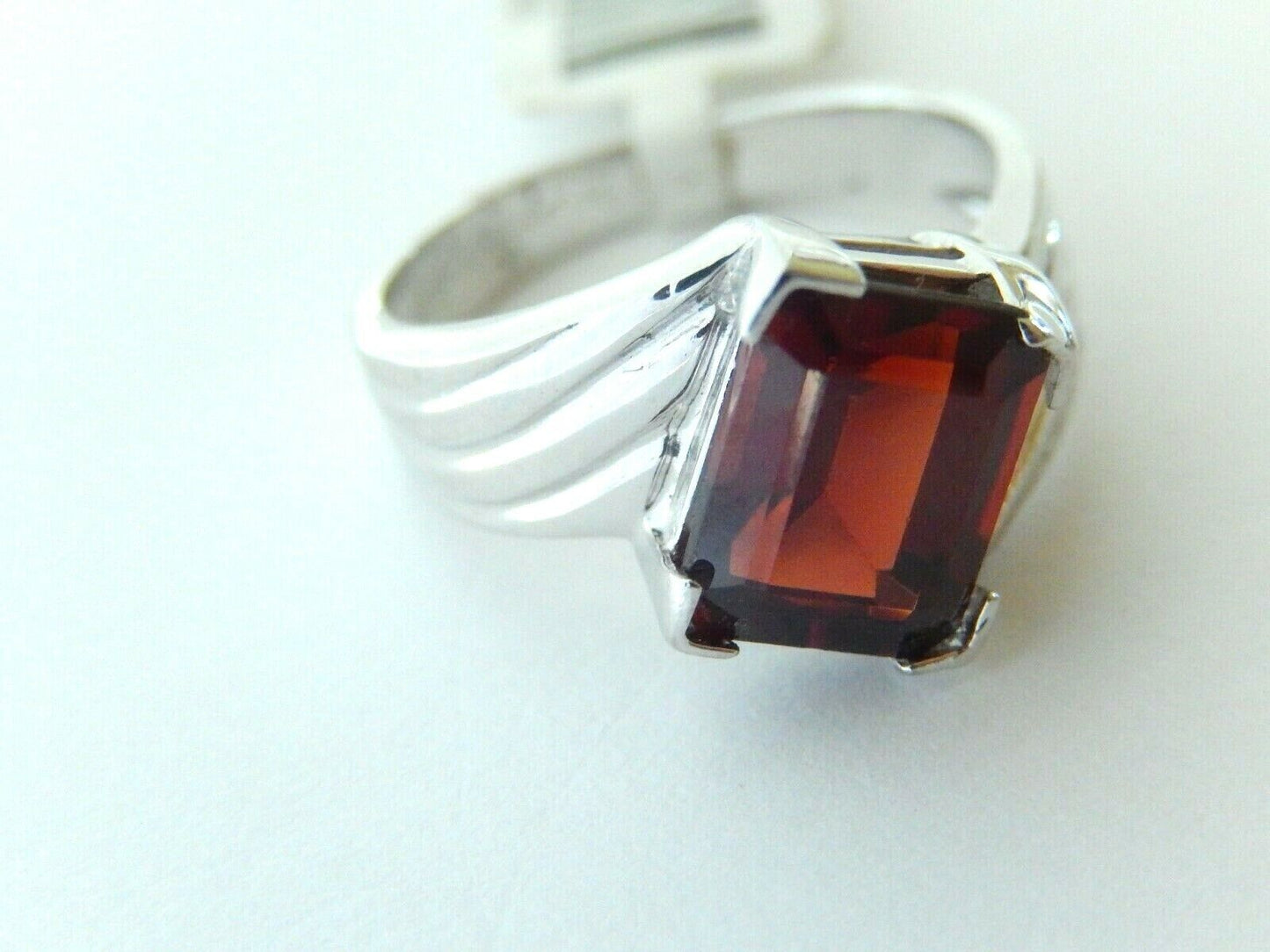 10K White Gold 2.50 CT Emerald Cut January Birthstone Garnet Solitaire Ring Sz 7