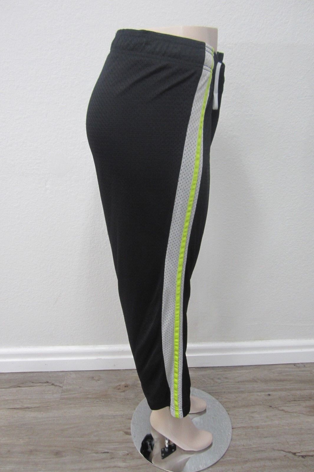 *NICE* Nike Womens Athletic Elastic Drawstring Capri Black Size XL (16-18) x 24L